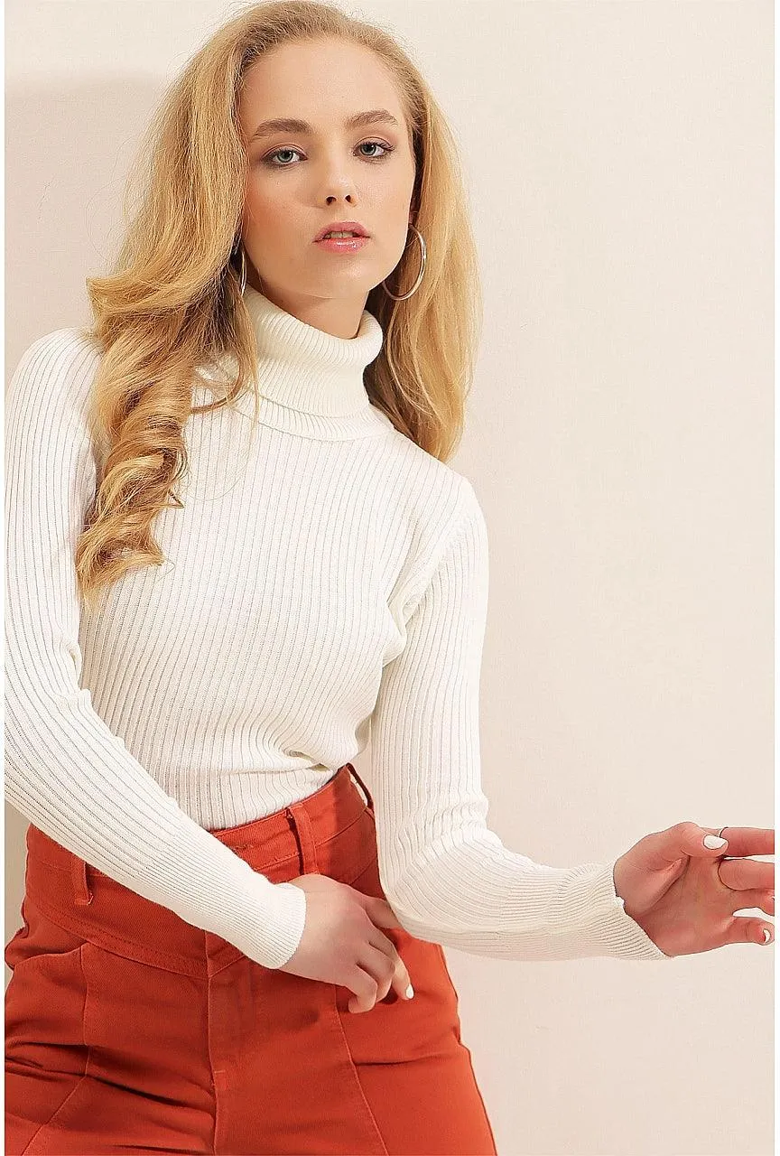 Women's White Turtleneck Knitted Sweater